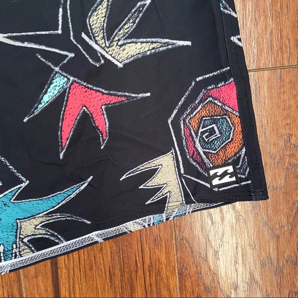 Billabong Board Shorts - Picture 2 of 6